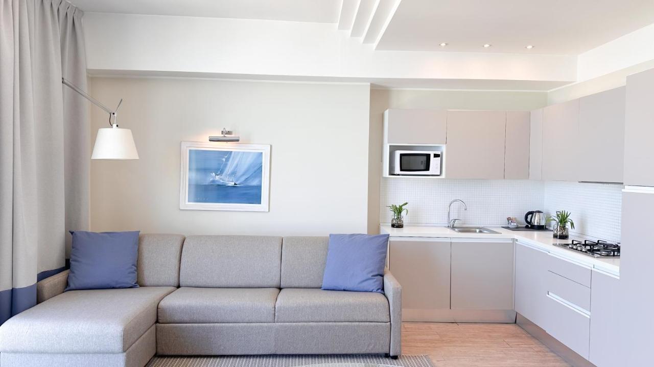 Residence Lungomare - Charming Apartments Ричоне Екстериор снимка