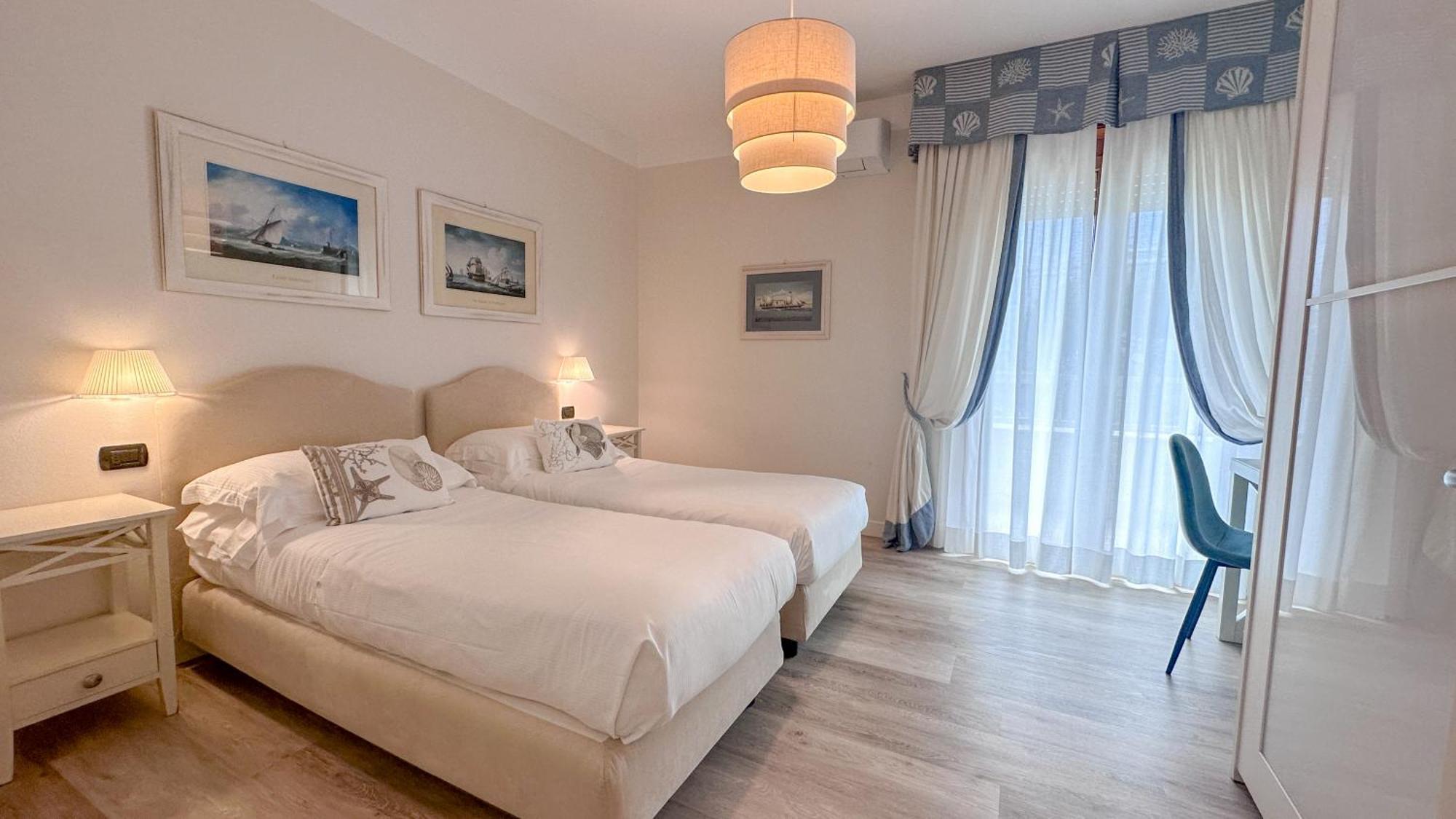 Residence Lungomare - Charming Apartments Ричоне Екстериор снимка