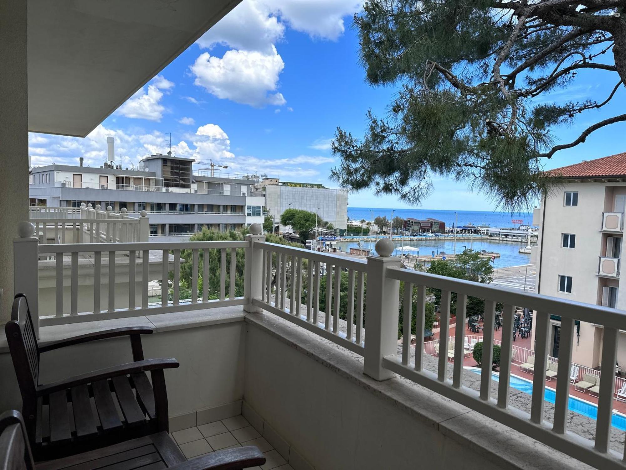 Residence Lungomare - Charming Apartments Ричоне Екстериор снимка