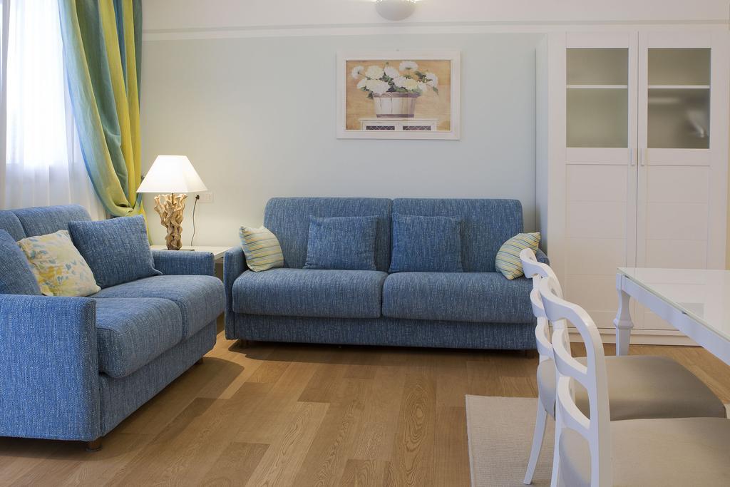 Residence Lungomare - Charming Apartments Ричоне Екстериор снимка