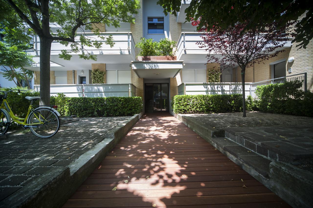 Residence Lungomare - Charming Apartments Ричоне Екстериор снимка
