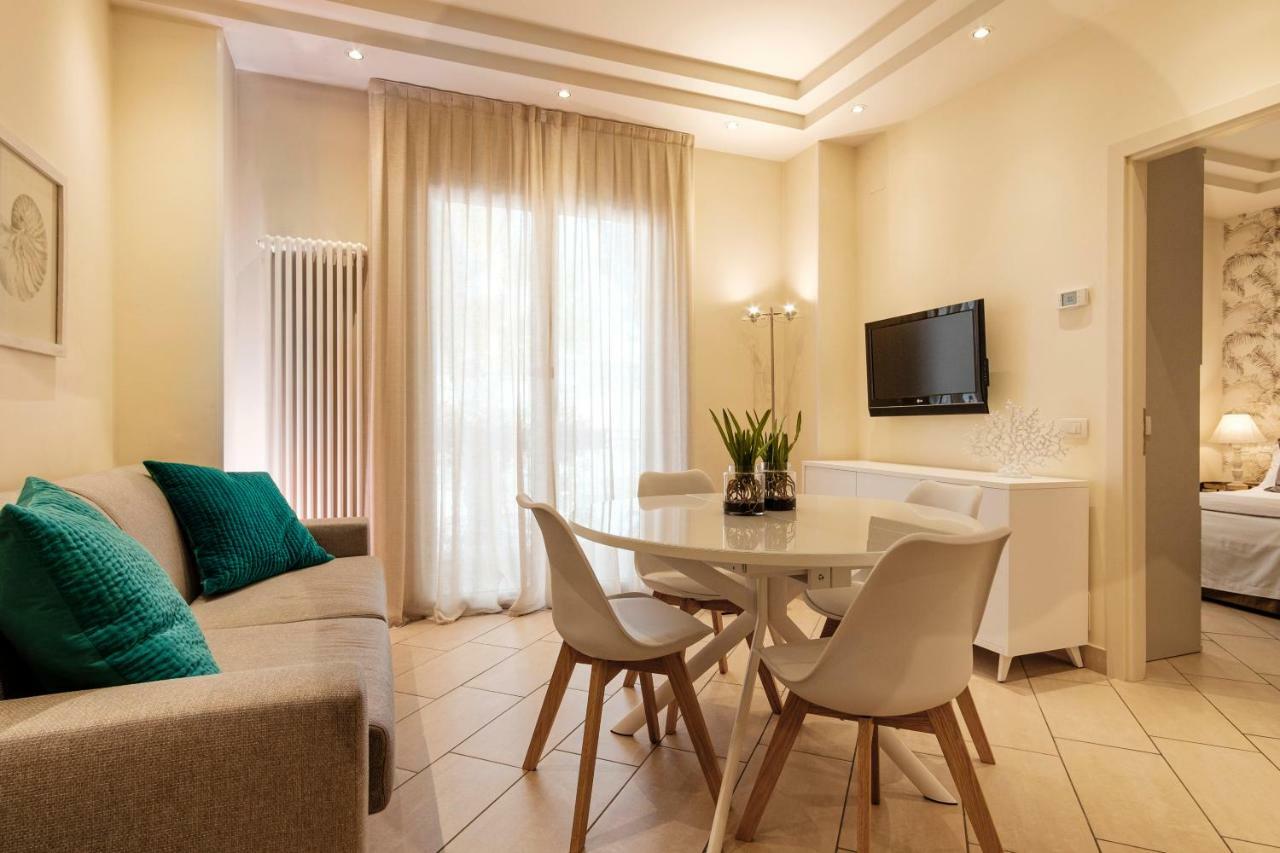 Residence Lungomare - Charming Apartments Ричоне Екстериор снимка