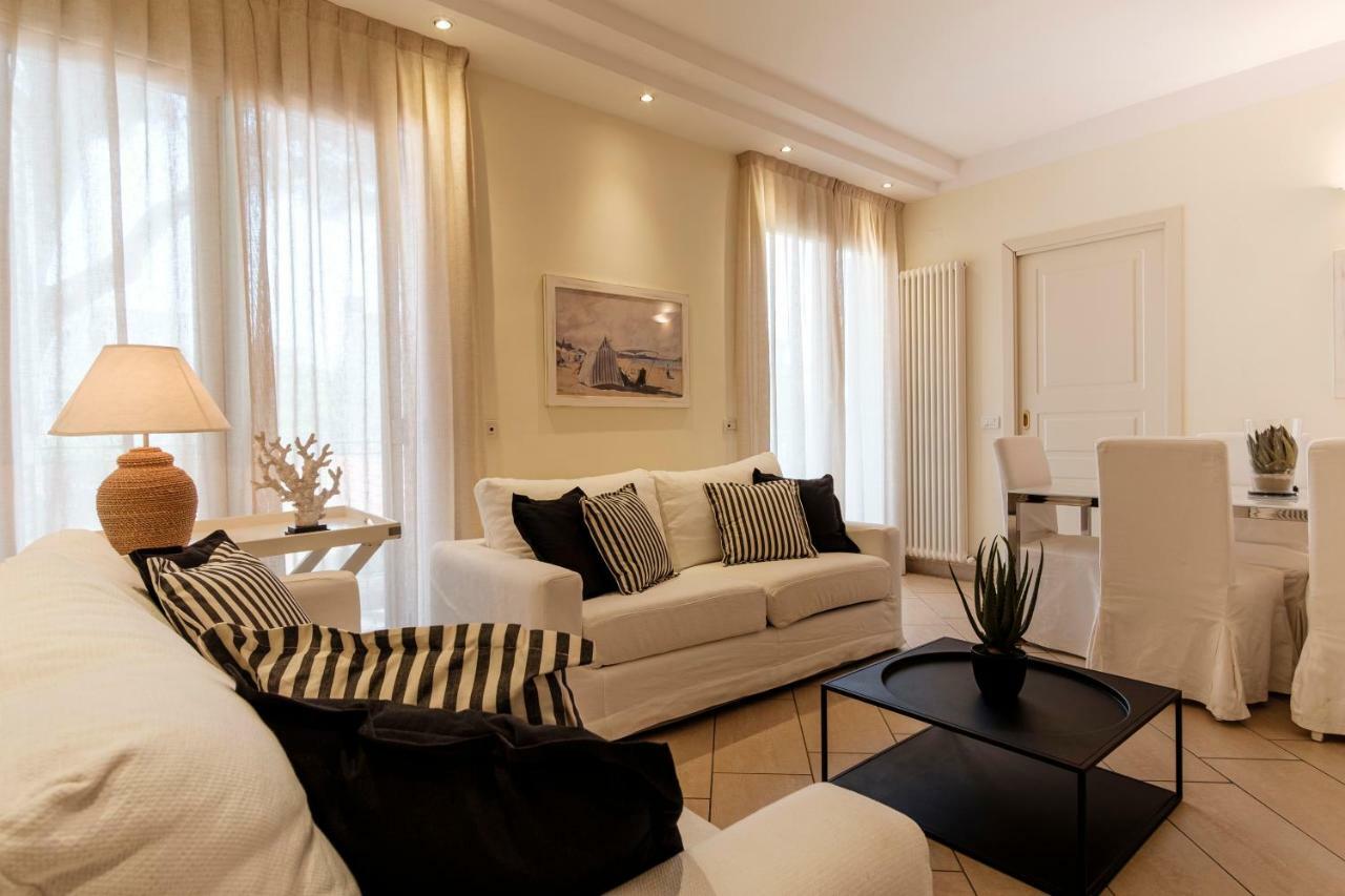 Residence Lungomare - Charming Apartments Ричоне Екстериор снимка